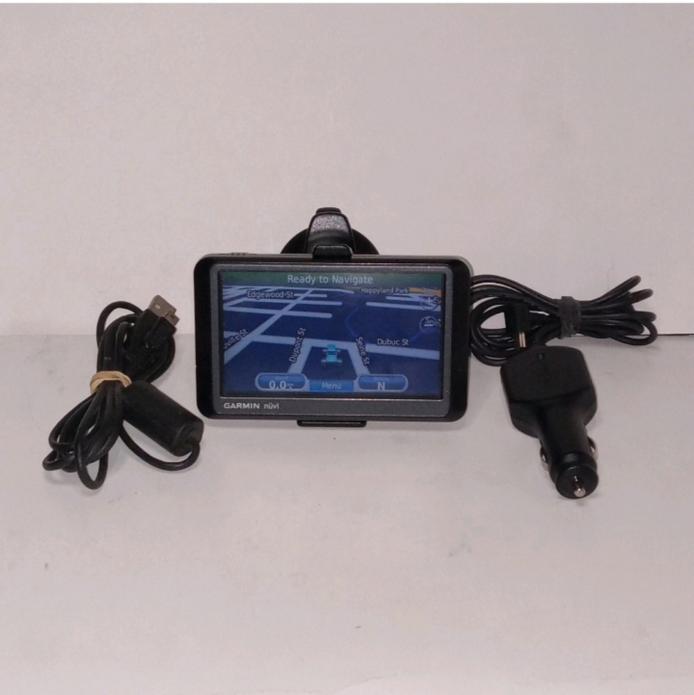 Garmin Nuvi 265W GPS Navigator Bundle